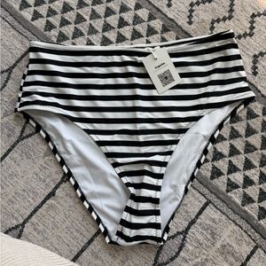 Cupshe Black and White Striped Bikini Bottoms with Contrast Trim